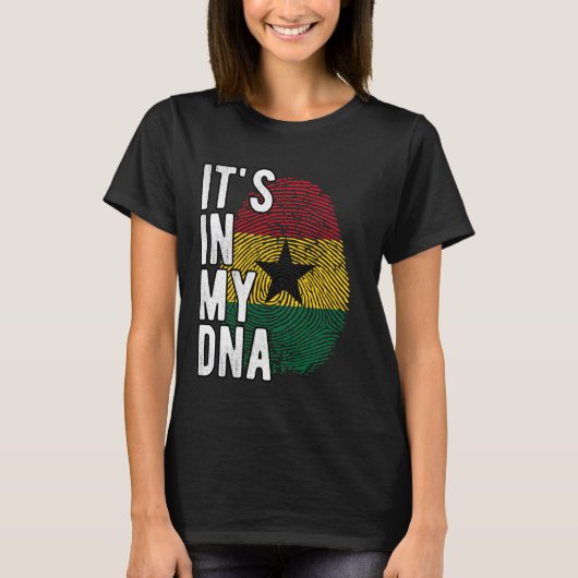 T-shirt C'est drôle dans mon ADN drapeau du Ghana Empreint (Devant)