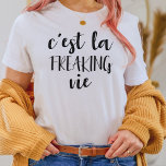 T-shirt C'est La Freaking Vie - Drôle Citation Française<br><div class="desc">Un tour humoristique sur le dicton français pour apprécier et accepter la vie comme elle est - c'est la vie flippante - avec une esthétique minimaliste boho. Un cadeau cool pour votre ami francophile, les blogueurs de voyage et les amoureux de France pour des journées de brunch décontractées et tous...</div>
