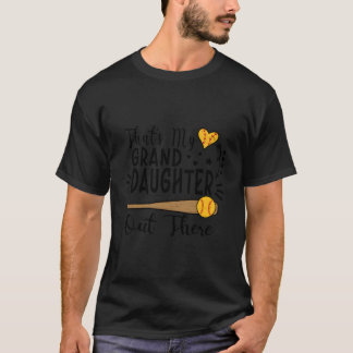 T-shirt C'est Ma Petite-Fille Là-Bas Grand-Mère De Softbal