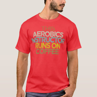 T-shirt Cet Instructeur D'Aérobic Fonctionne Sur Café