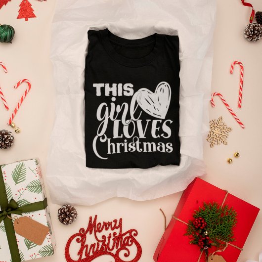 T-shirt Cette fille aime le coeur de Noël Typographie blan