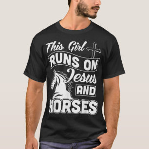 T-shirt Cette fille court sur Jésus et chevaux conception 