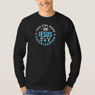 T-shirt Cette fille tourne sur Jésus et Cheerleader Christ