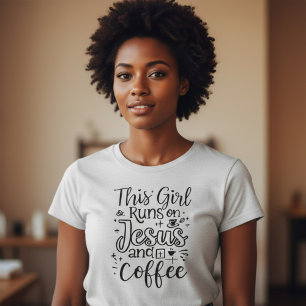 T-shirt Cette fille tourne sur Jésus et Coffee Christian