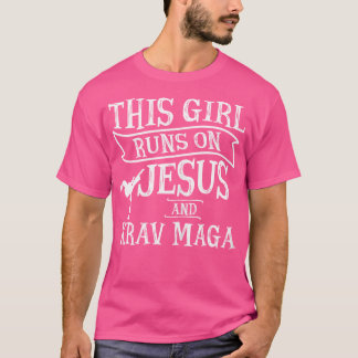 T-shirt Cette fille tourne sur Jésus et le Krav Maga