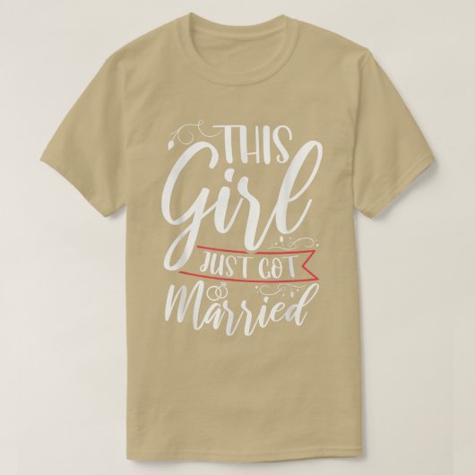 T-shirt Cette Fille vient juste d'être mariée Mariée Marié (Design devant)