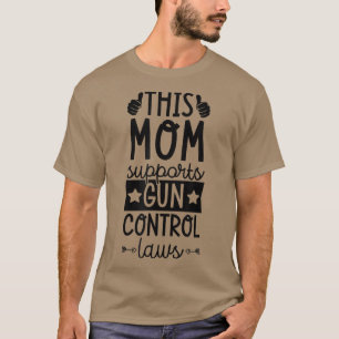 T-shirt Cette Maman Prend En Charge Le Contrôle Des Armes 