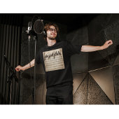 T-shirt chant d'oiseaux assis sur une composition musicale