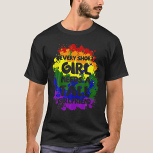 T-shirt Chaque grande fille a besoin d'une petite amie les