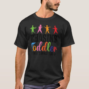 T-shirt Chasing Toddlers Garderie de garderie Graphe de l'