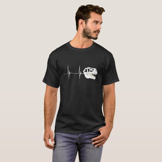 T-shirt Chasse au coeur fossile Chasseur Dino Crâne Bones (Devant entier)