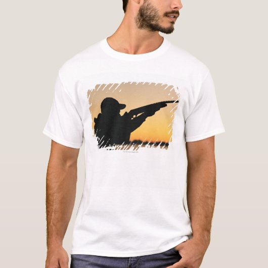 T-shirt Chasseur et arme à feu (Devant)