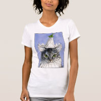 Chat avec le casquette de lis sur le tee - shirt
