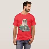 T-shirt Chat blanc avec des nuances conduisant un (Devant entier)