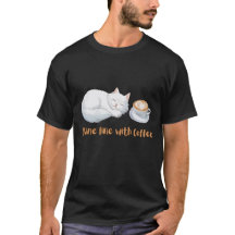 Chat couché avec Coffee Cup Art