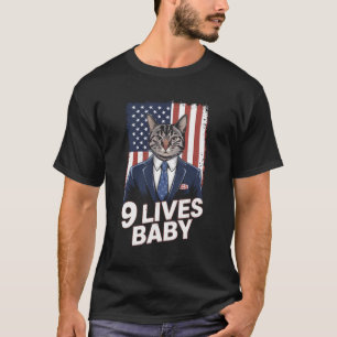 T-shirt Chat dans une suite avec la coiffure Trump Drapeau