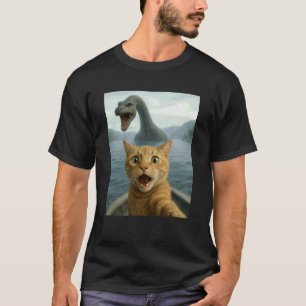 T-shirt Chat de selfie effrayé poursuivi par Nessie le mon
