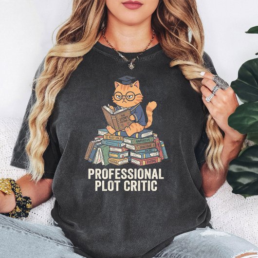 T-shirt Chat Drôle Critique de Plot Professionnel Diplômé