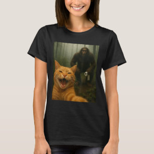 T-shirt Chat Drôle Surpris Happy Selfie Avec Bigfoot Sasq
