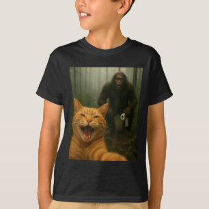T-shirt Chat Drôle Surpris Happy Selfie Avec Bigfoot Sasq