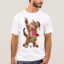 Chat poursuivant les lumières de Noël