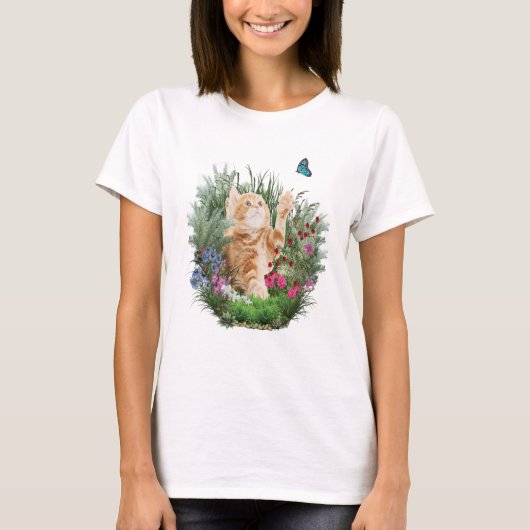T-shirt Chaton gingembre jouant avec un papillon (Devant)