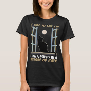 T-shirt chatons de chat pendent chiot dans une salle de ch