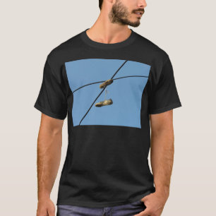T-shirt Chaussures sur le câblage téléphonique - lancem