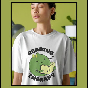 T-shirt Chaux mignonne tenant un livre