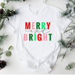 T-shirt Chemise de Noël Joyeuse et brillante<br><div class="desc">Nous ajoutons toujours de nouveaux designs chaque jour !</div>