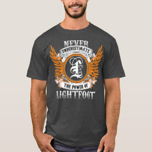 T-shirt Chemise De Nom De Pied Léger Ne Sous-Estime Jamais