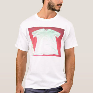 T-shirt chemise sur la chemise