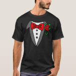 T-shirt Chemise Tuxedo<br><div class="desc">La conception amusante de tuxedo est idéale pour une fête de baccalauréat, une répétition de mariage, ou tout autre événement pré-mariage, pour le marié, le marié, le porteur de bague ou le père du marié.</div>