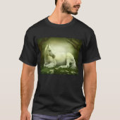 T-shirt Cheval blanc reposant dans la forêt enchantée (Devant)
