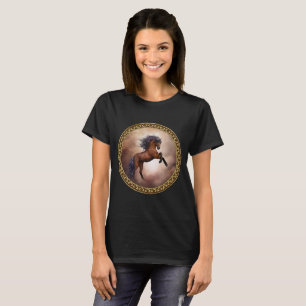 T-shirt Cheval brun friésien s'élevant avec des nuages bru