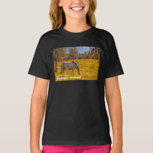 T-shirt Cheval pâturant dans une prairie fleurie jaune