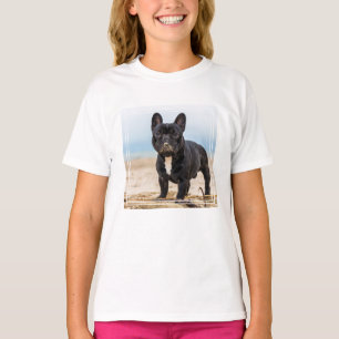 T-shirt Chien de taureau français jouant dans le sable