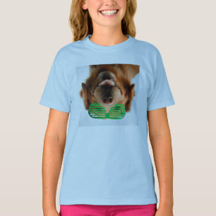T-shirt Chien des images de Getty avec des verres