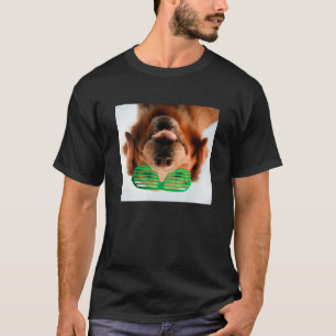 T-shirt Chien des images de Getty avec des verres