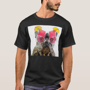 T-shirt Chien des images de Getty avec des verres de