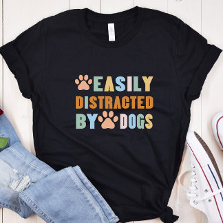 T-shirt Chien drôle facilement distrait foncé
