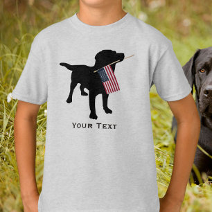 T-shirt Chien mignon Black Lab tenant le drapeau américain