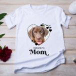 T-shirt Chien MOM Personalized Heart Amoureux des chiens P<br><div class="desc">Maman de chien ... Surprenez votre maman de chien préférée cette Fête des Mères, Noël ou son anniversaire avec ce super mignon t-shirt personnalisé photo animal de compagnie. Customisez cette chemise de maman chien avec les photos préférées de votre chien, et le nom. Cette chemise pour chien est un must...</div>