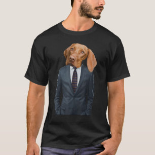 T-shirt Chien Visla Adapté Et Engrené Dans Un Costume Et C