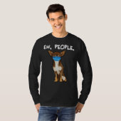 T-shirt Chihuahua Brown Chihua Ew Chien en train de porter (Devant entier)