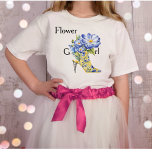 T-shirt Chinoiserie florale moderne à talon haute fille<br><div class="desc">Chirurgie florale moderne à talons hauts T-shirt Fleur Fête Célébrez votre petit avec notre T-shirt Fille florale moderne élégant à talons hauts. Cet adorable T-shirt porte les mots "Flower Girl", avec le "I" intelligemment remplacé par notre raffinée Chinoiserie florale moderne élégante à talon haut en jaune et bleu. Parfait pour...</div>