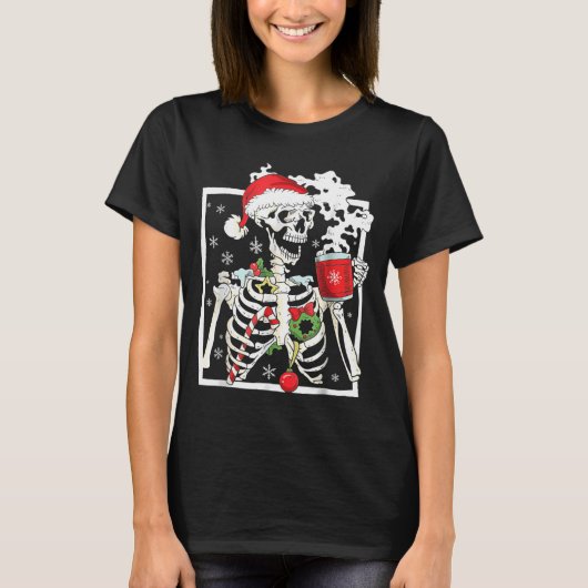 T-shirt Christmas Skeleton With Smiling Skull Drinking Cof (Devant)