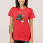 T-shirt Christmas Tree Snowman Holiday Cute<br><div class="desc">Un bonhomme de neige géant tenant un cadeau devant un arbre de Noël festif,  mignon T-shirt de Noël.  Visitez ma galerie pour voir d'autres cartes et cadeaux de Noël.  Merci de vous être arrêté par Smilin' Eyes Treasures!</div>