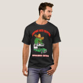 T-shirt Chupacabra Camper Cryptid Truck Camper RV Off Road (Devant entier)