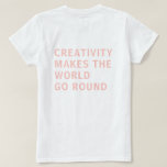 T-shirt Citation de créativité Typographie rose Retour Imp<br><div class="desc">Tshirt pour les créatifs présente le texte "la créativité fait tourner le monde" sur le dos du tshirt en typographie rose pastel sur un arrière - plan blanc. Conçu exclusivement pour vous par Happy Dolphin Studio. Si vous avez besoin d'aide ou de produits correspondants, veuillez nous contacter par l'intermédiaire de...</div>